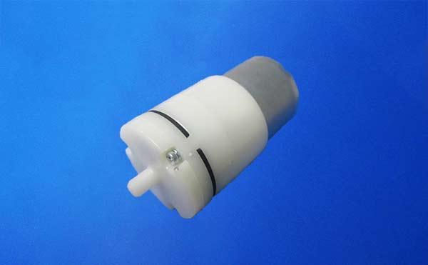 微型電動充氣泵PYP310側面 微型電動充氣泵PYP310側面